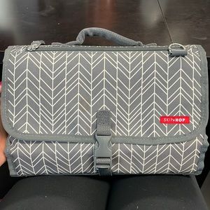 Skip Hop Pronto Baby Changing Station